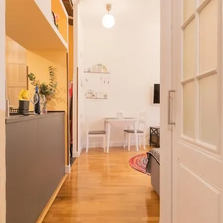 Town Hall By Next Stop Apartment *